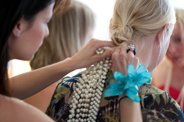 Chantal bezig met styling accessoires